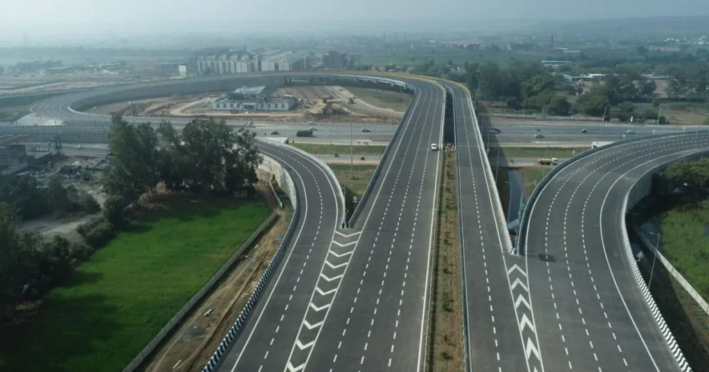 Delhi Mumbai Expressway road trip guide 2026